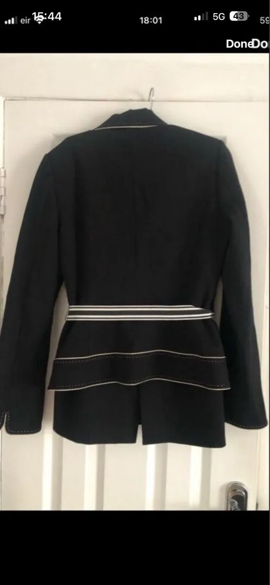Ladies two piece suit €50 - Image 2