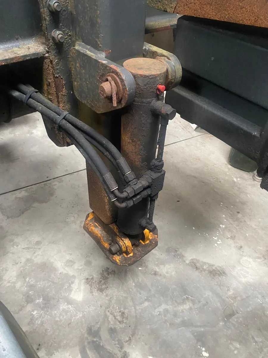 Hydraulic Jack Legs for Sale - Image 2