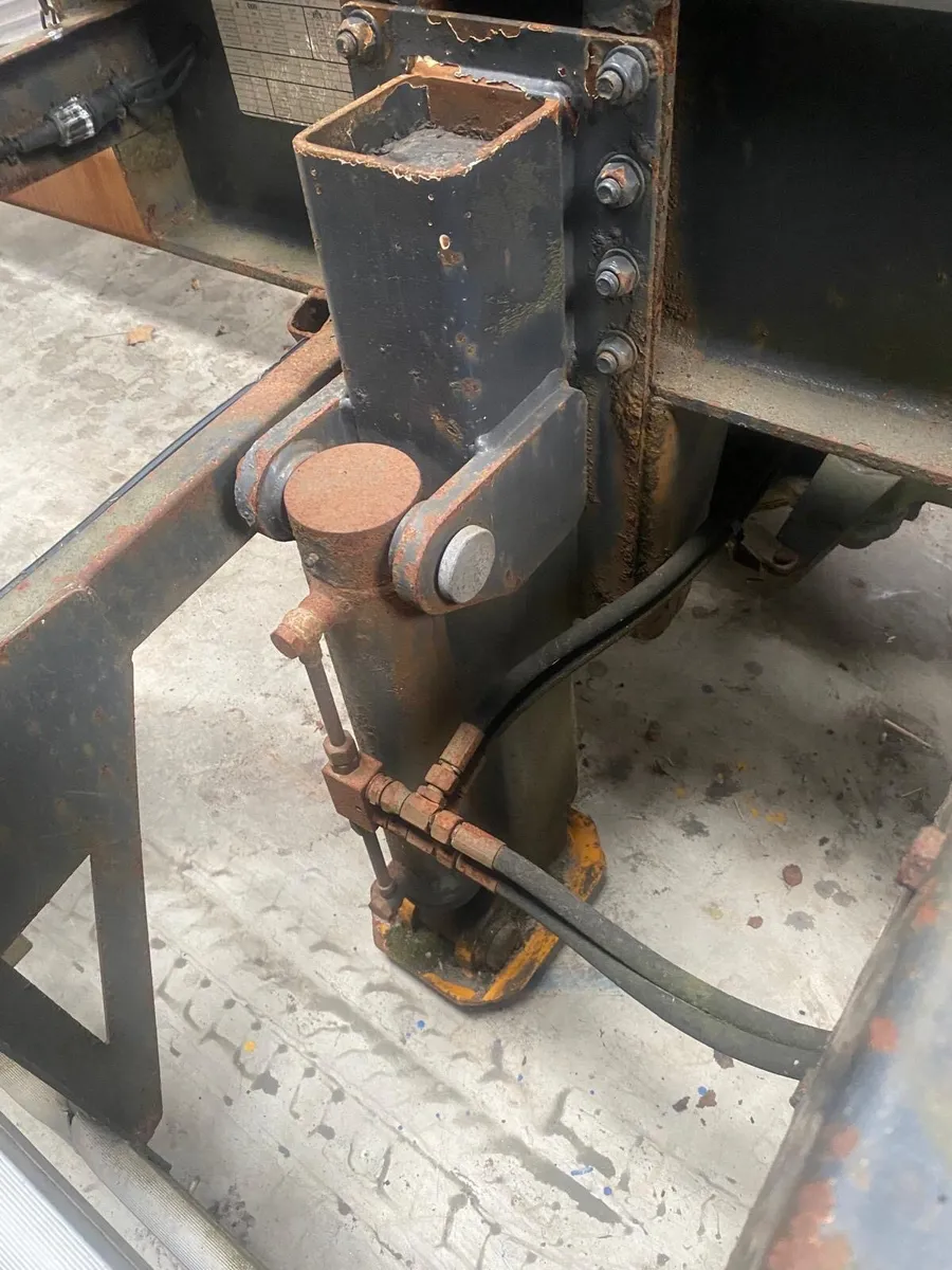 Hydraulic Jack Legs for Sale - Image 4