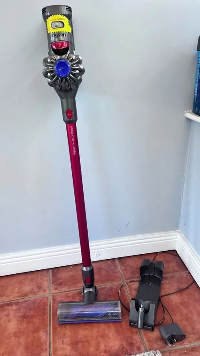 Dyson V7 Total Clean Cordless Vacuum with Wall Dock & Charger - Image 1