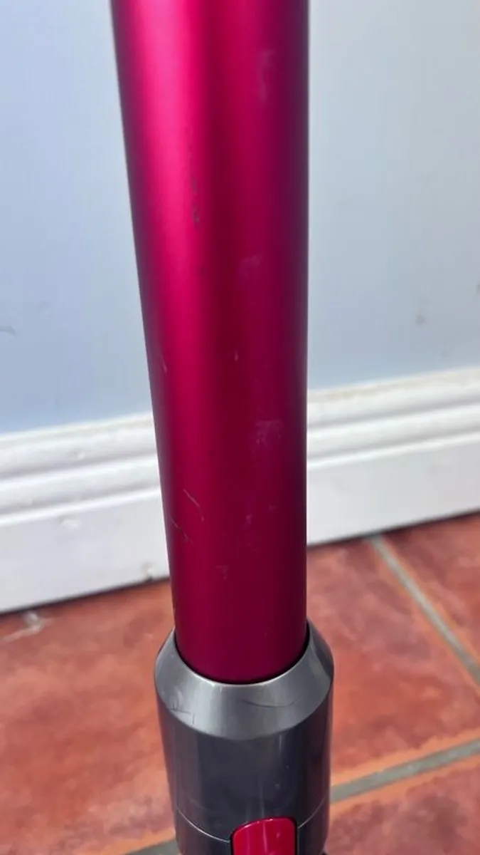 Dyson V7 Total Clean Cordless Vacuum with Wall Dock & Charger - Image 4