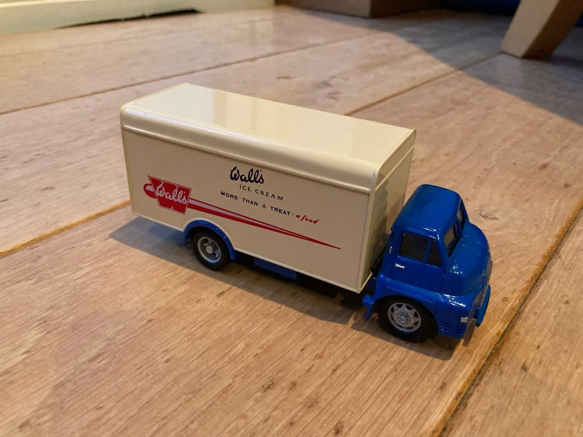 Model Walls Ice Cream Van - Image 3