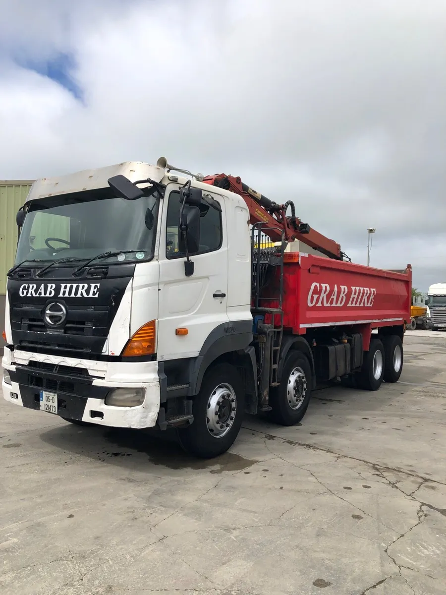Hino grab truck - Image 2