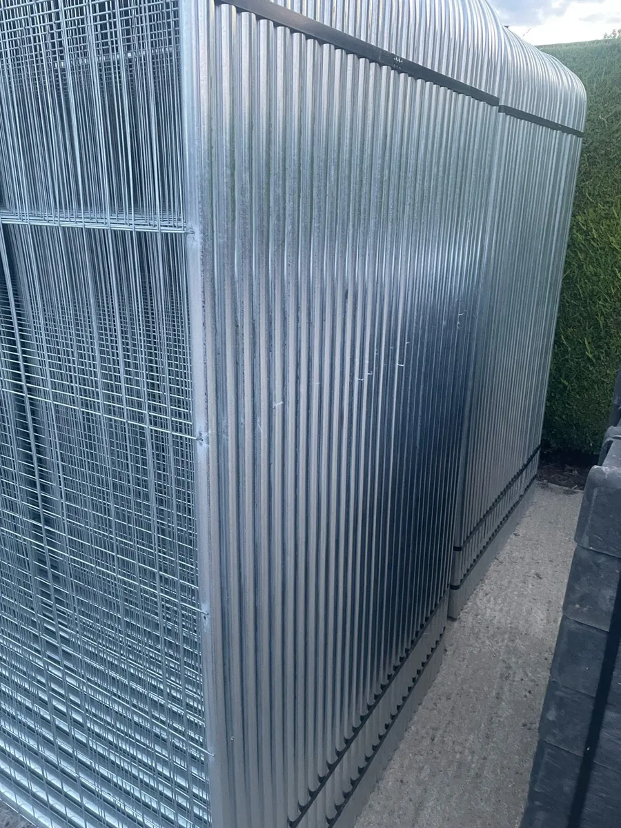 Security fence - Image 2