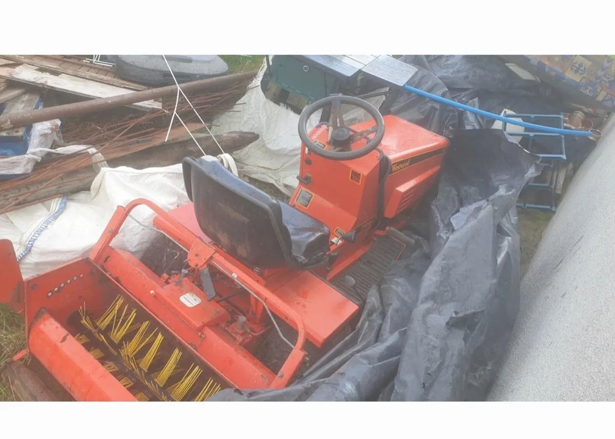 Westwood T1200 ride on lawnmower - Image 1
