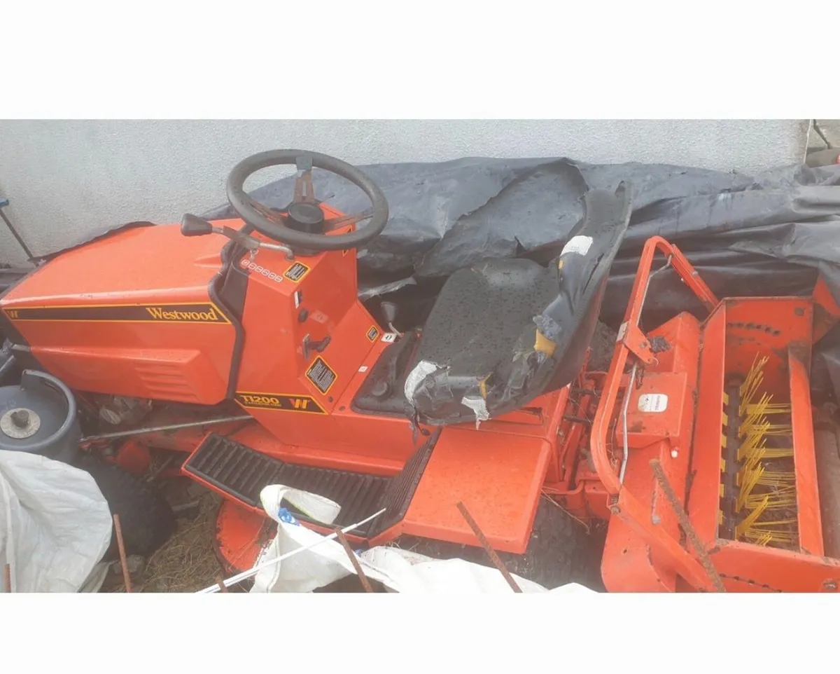 Westwood T1200 ride on lawnmower - Image 4