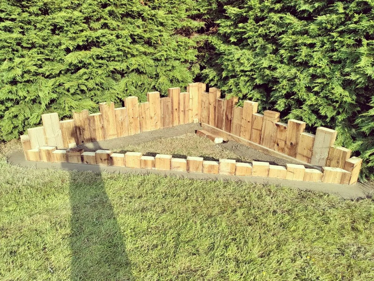 Planters and flowerbeds - Image 2