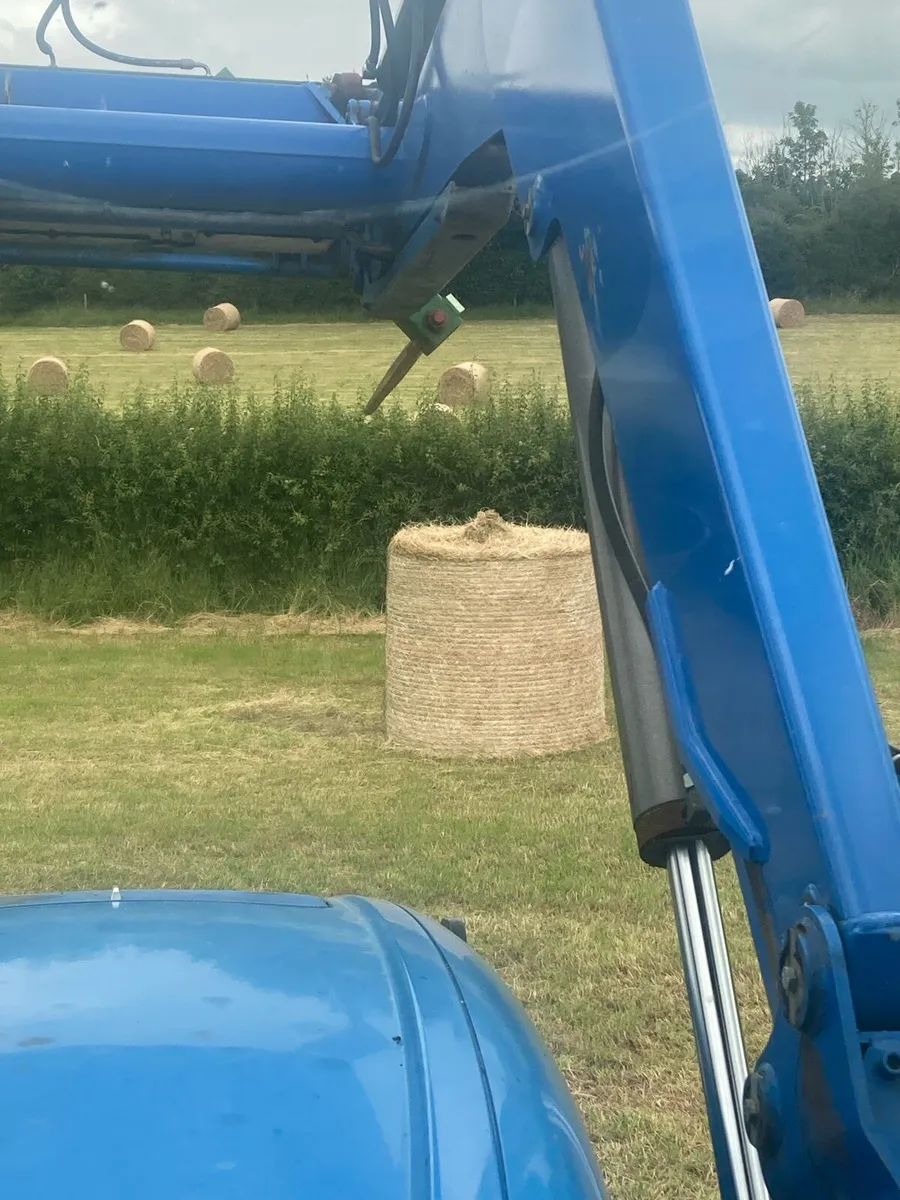 4x4 round bales of hay for all animals - Image 2