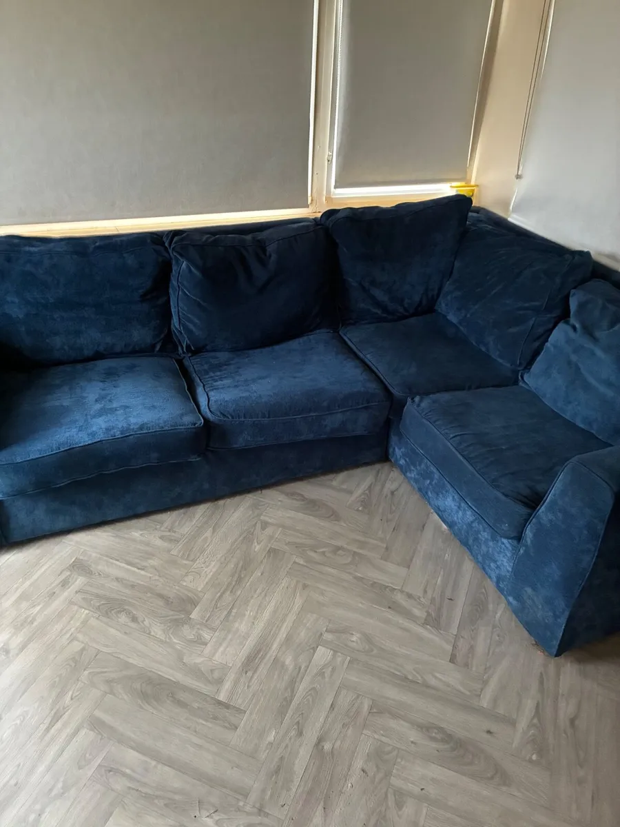 Sectional couch - Image 1