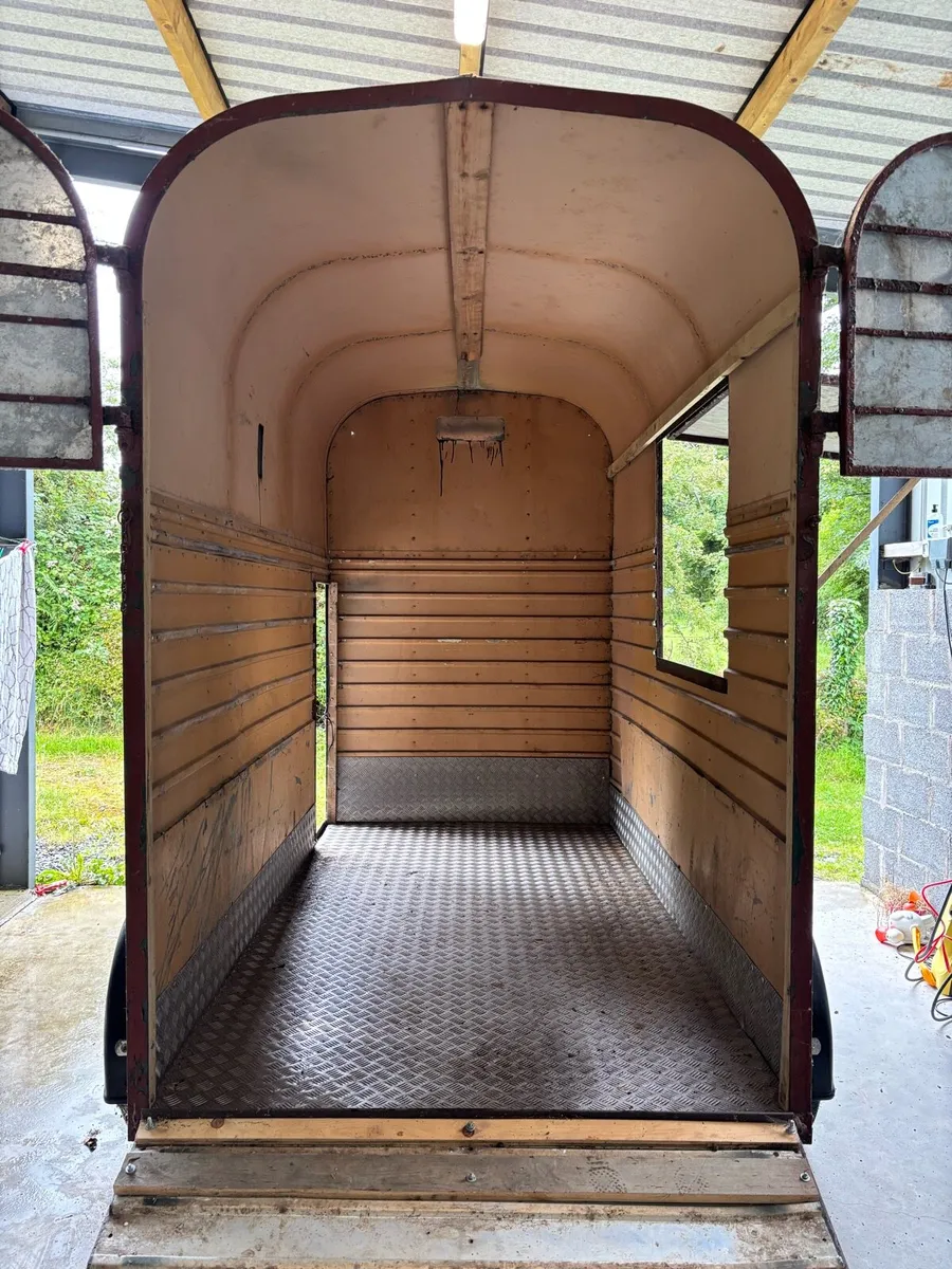 Horse Box - Image 2