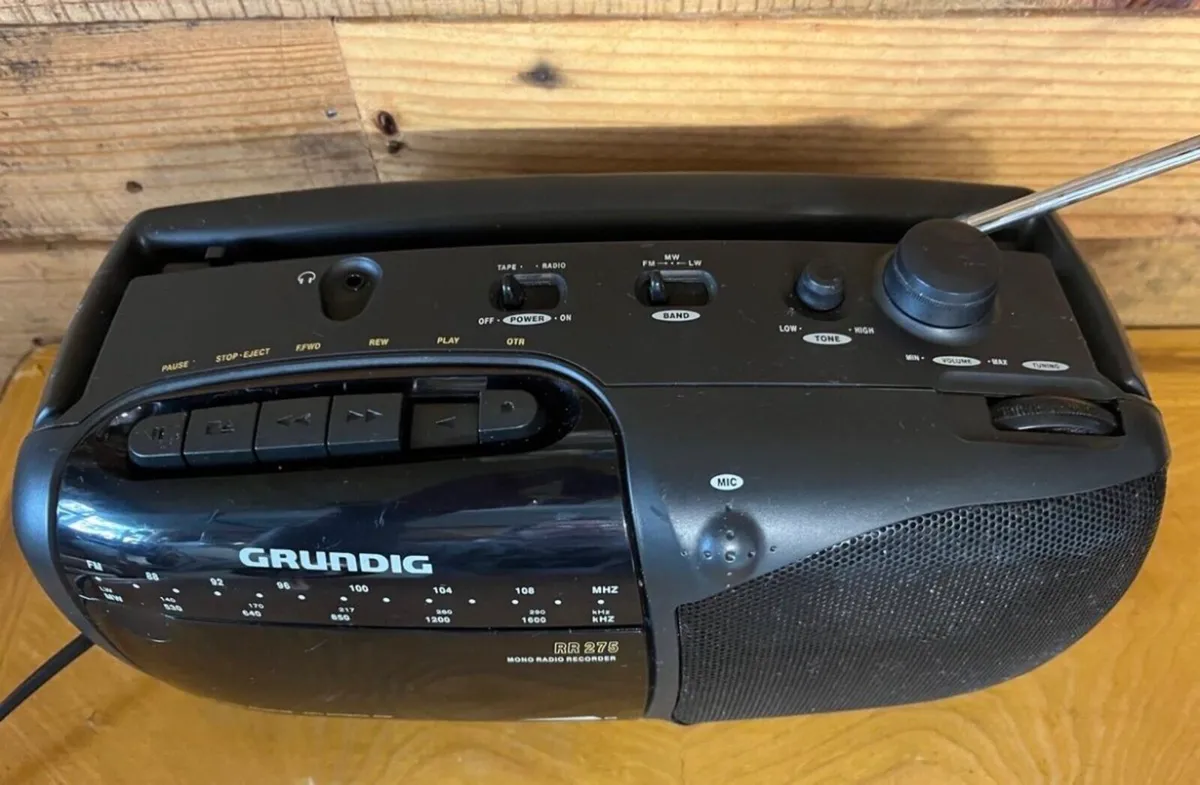 1990s cassette radio stereo - Image 2
