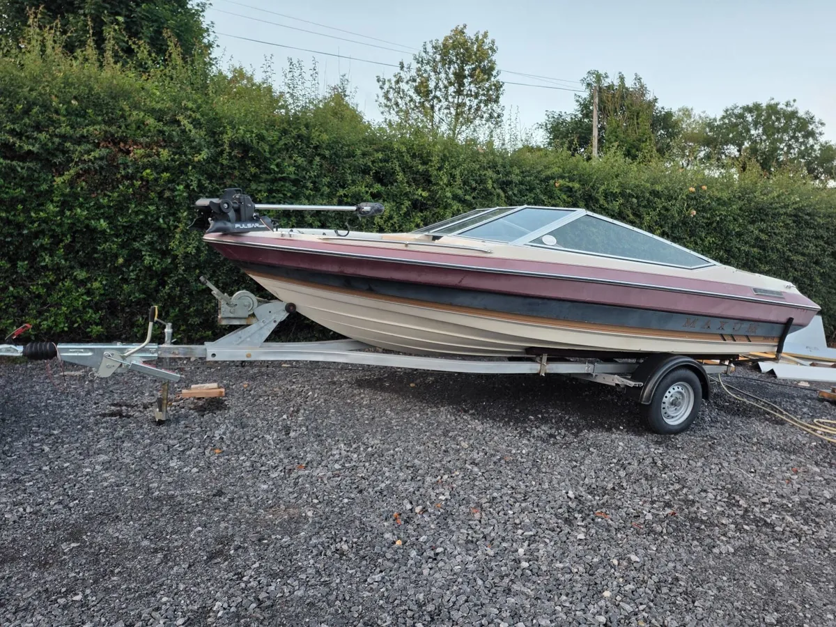 Maxum 3.0 L Mercruiser engine - Image 1
