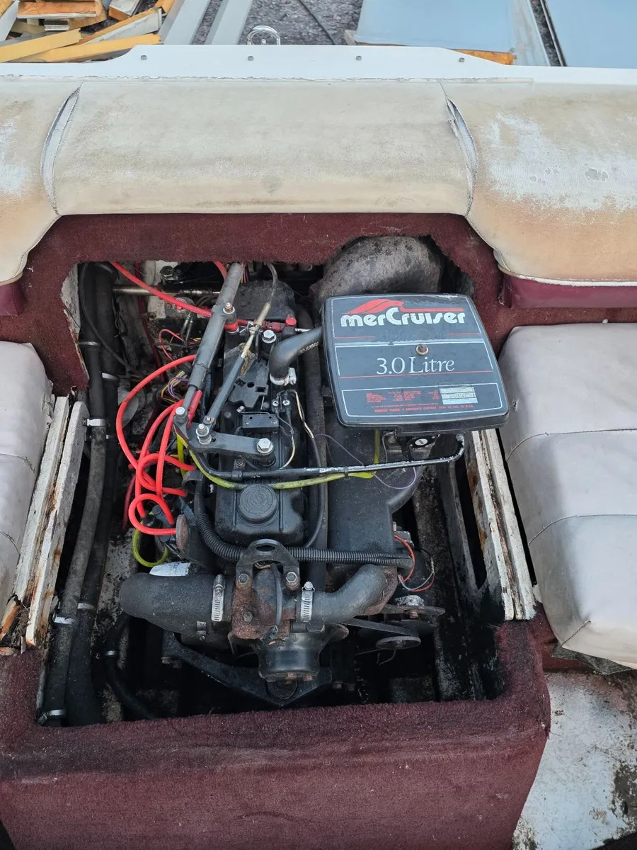 Maxum 3.0 L Mercruiser engine - Image 4