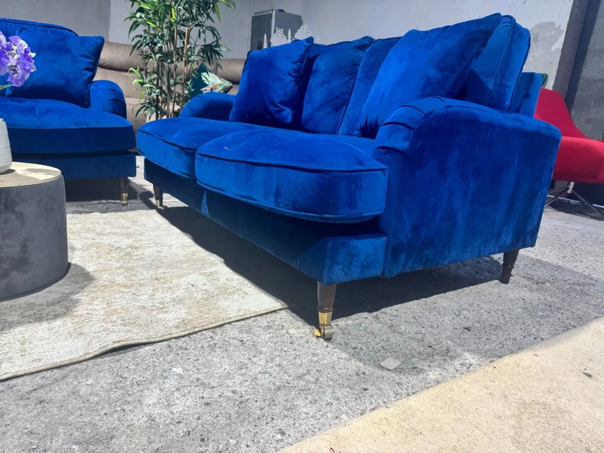 LIKE NEW Fabiola 3-2 seater suite - Image 2
