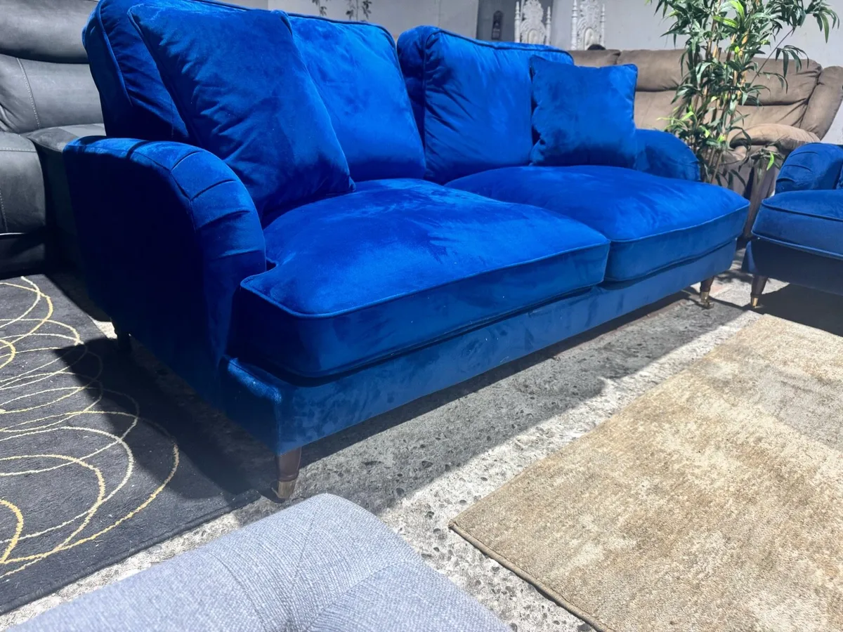 LIKE NEW Fabiola 3-2 seater suite - Image 4