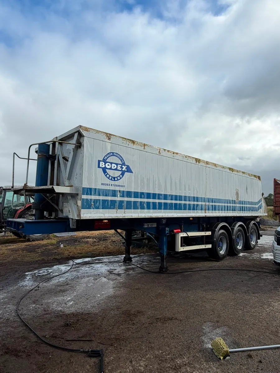 Tipping trailer - Image 1