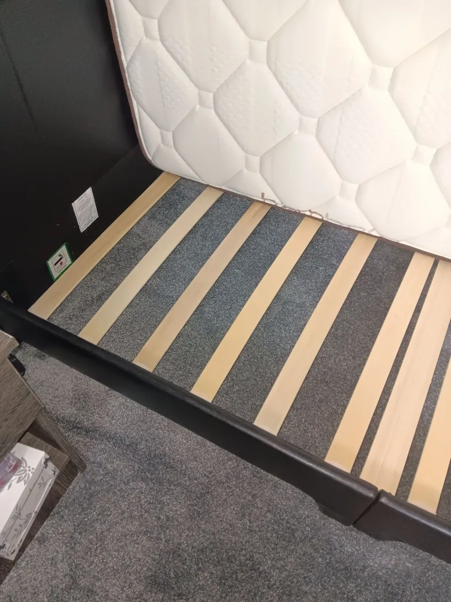 Single bed - Image 1