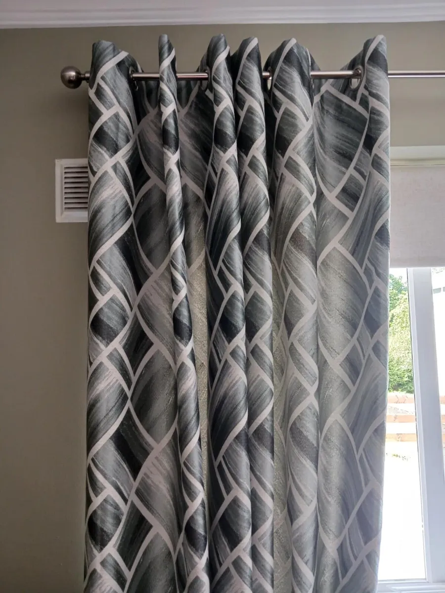 Curtains - Image 3