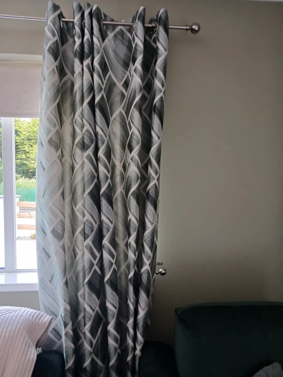 Curtains - Image 4