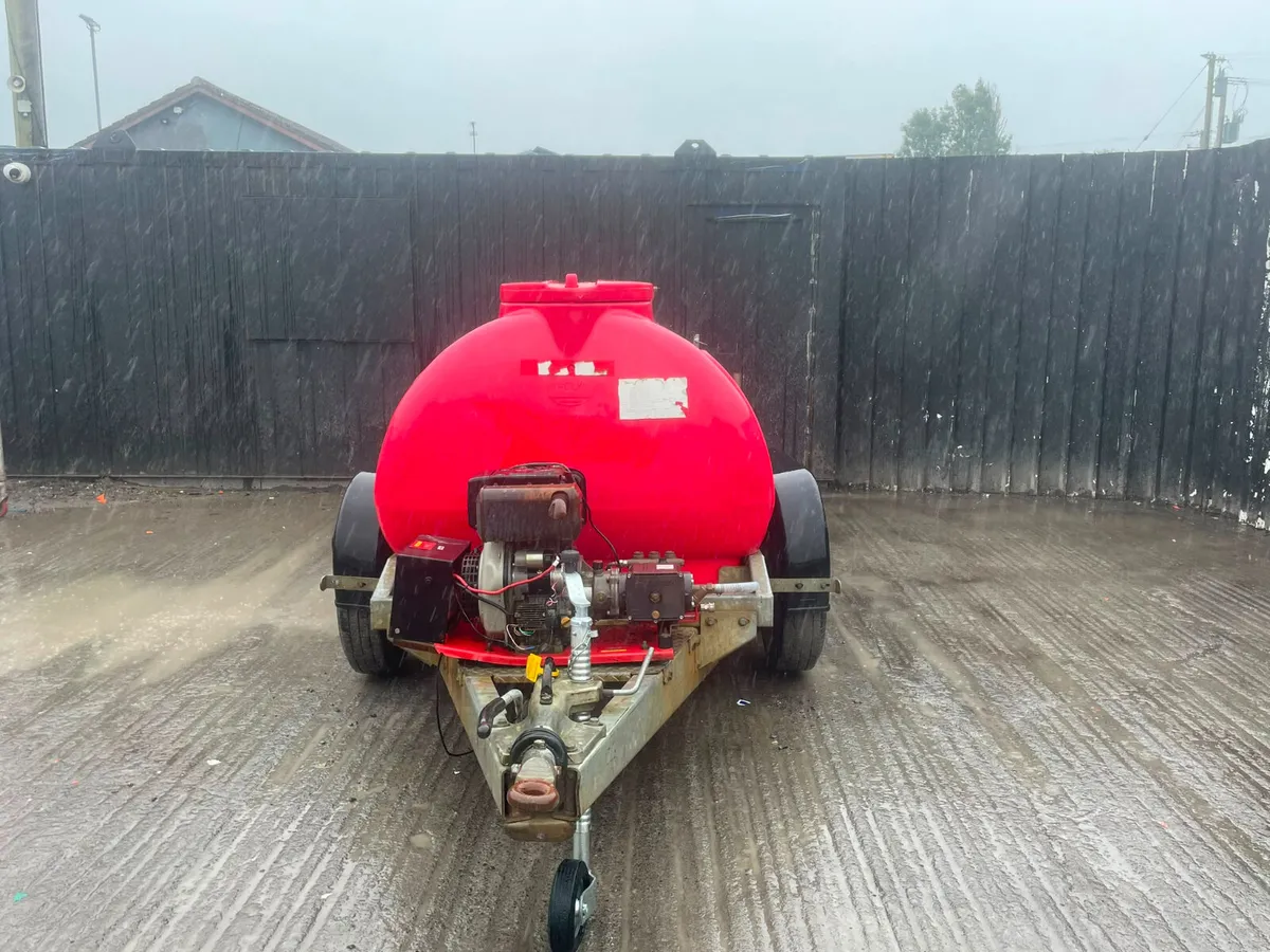 2000L Towable Water Bowser - Image 2