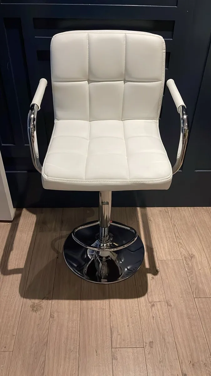 Brand new bar stool - Image 1