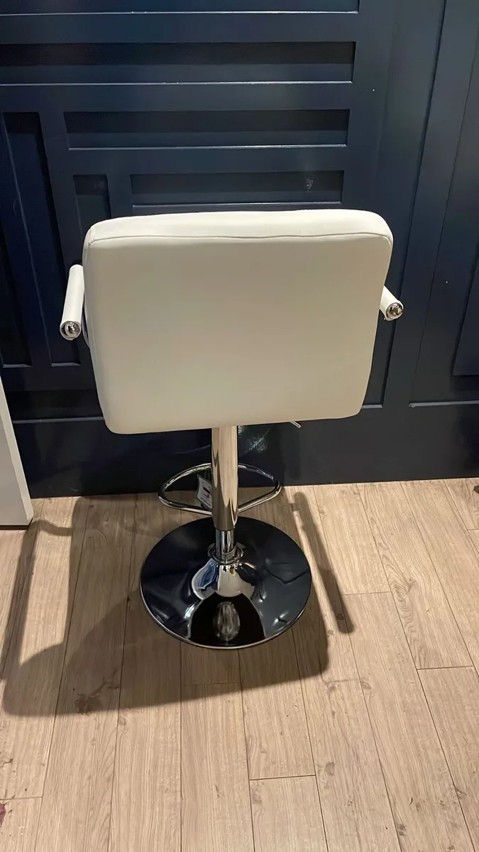 Brand new bar stool - Image 3