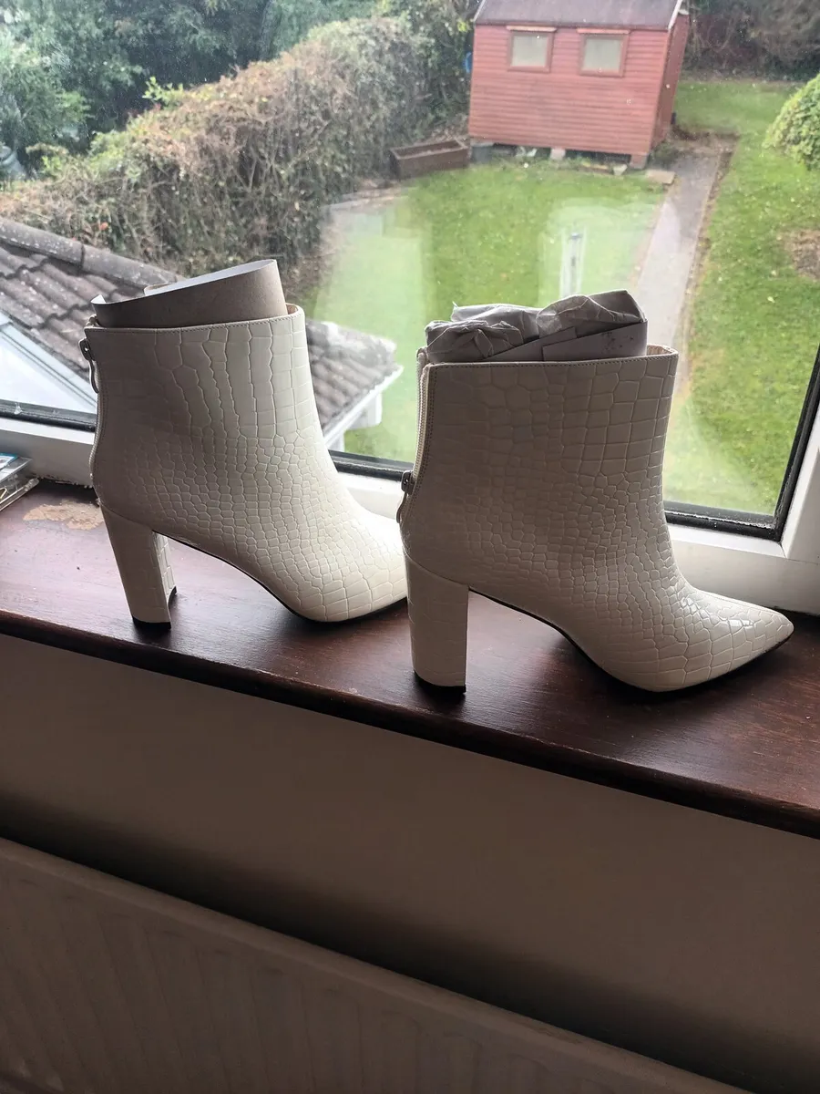 Cream boots - Image 3