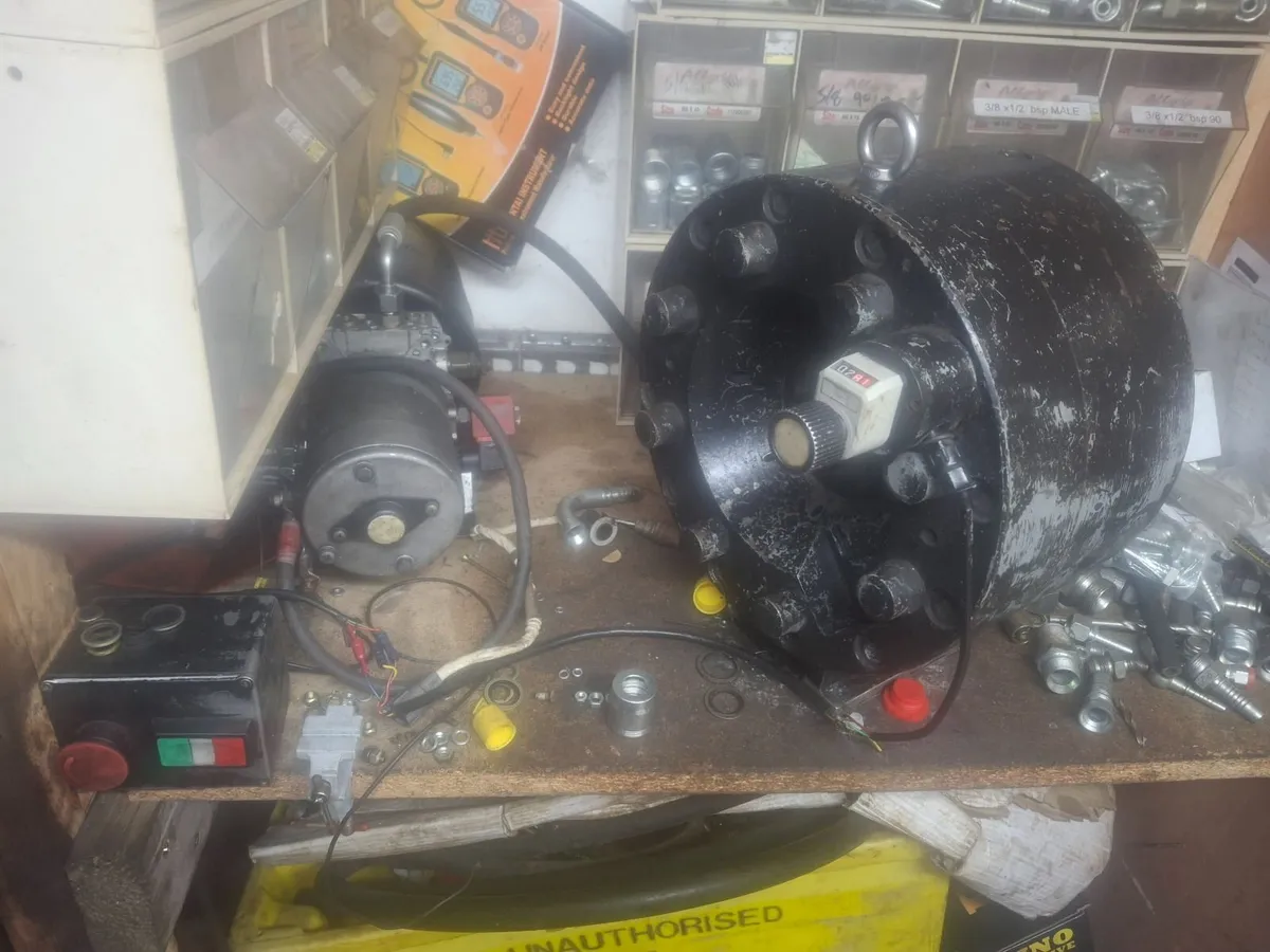 Hydraulic hose crimper - Image 1