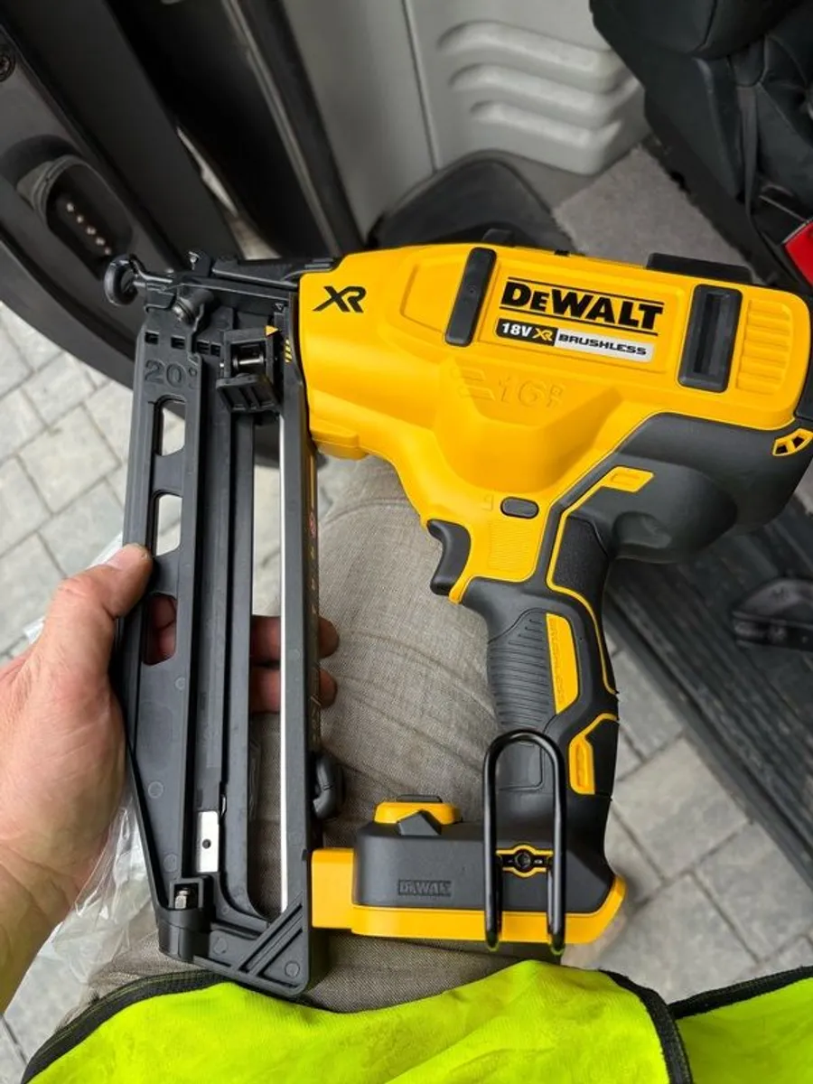 Dewalt dcn660 - Image 1