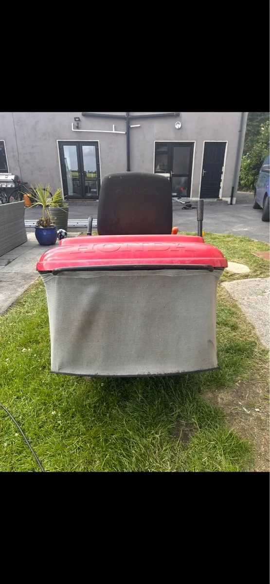 Honda ride on lawnmower - Image 4