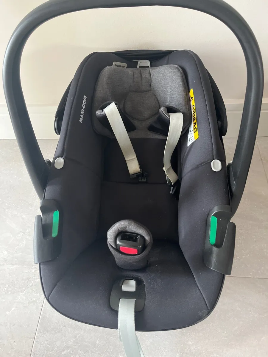 Maxi cosi baby car seat isofix - Image 1