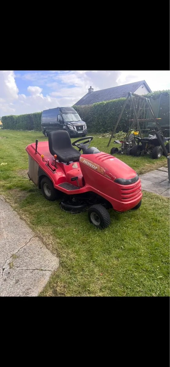 Honda ride on lawnmower - Image 1