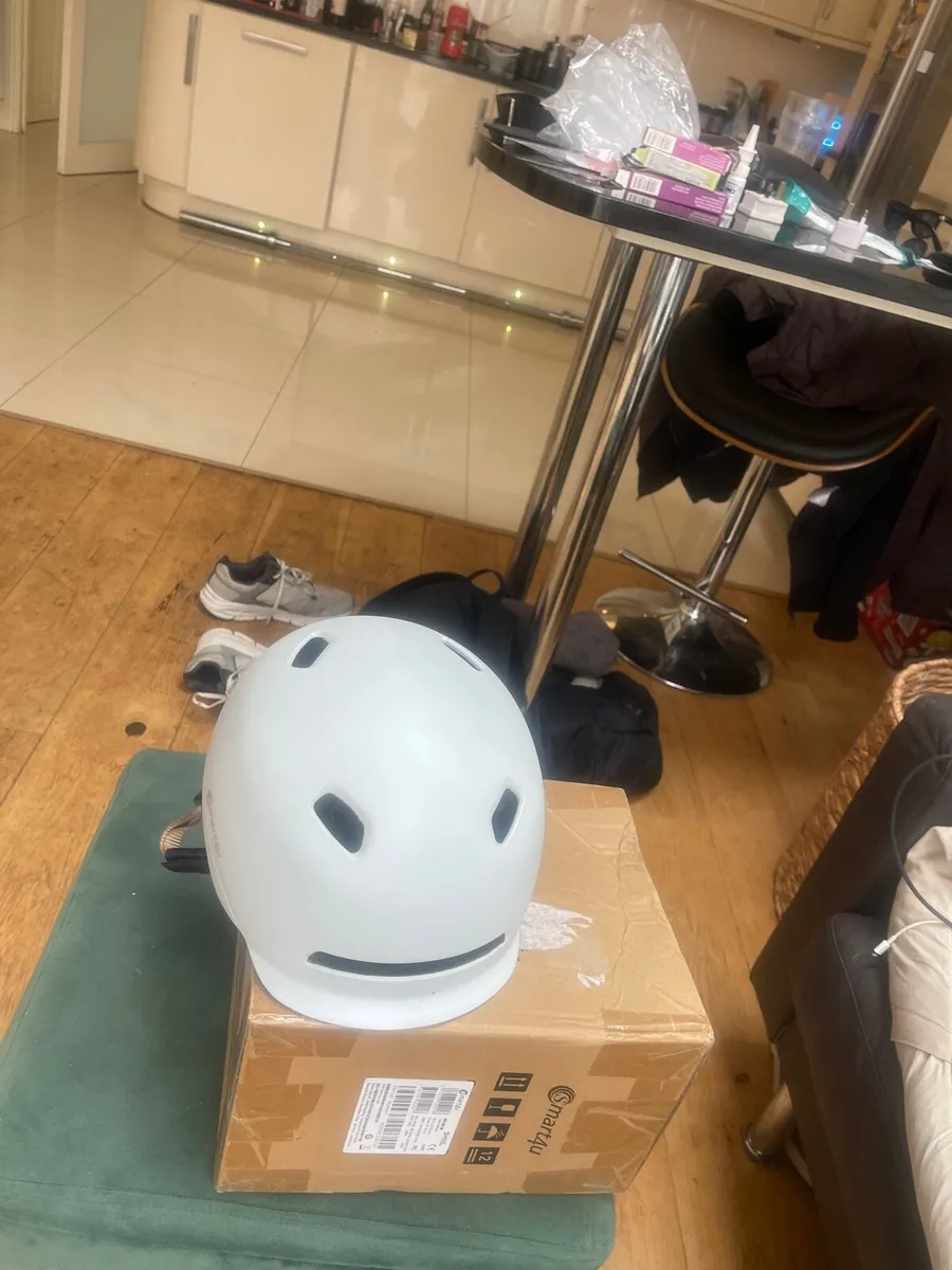 Scooter Helmet Adult with rechargable light - Image 3