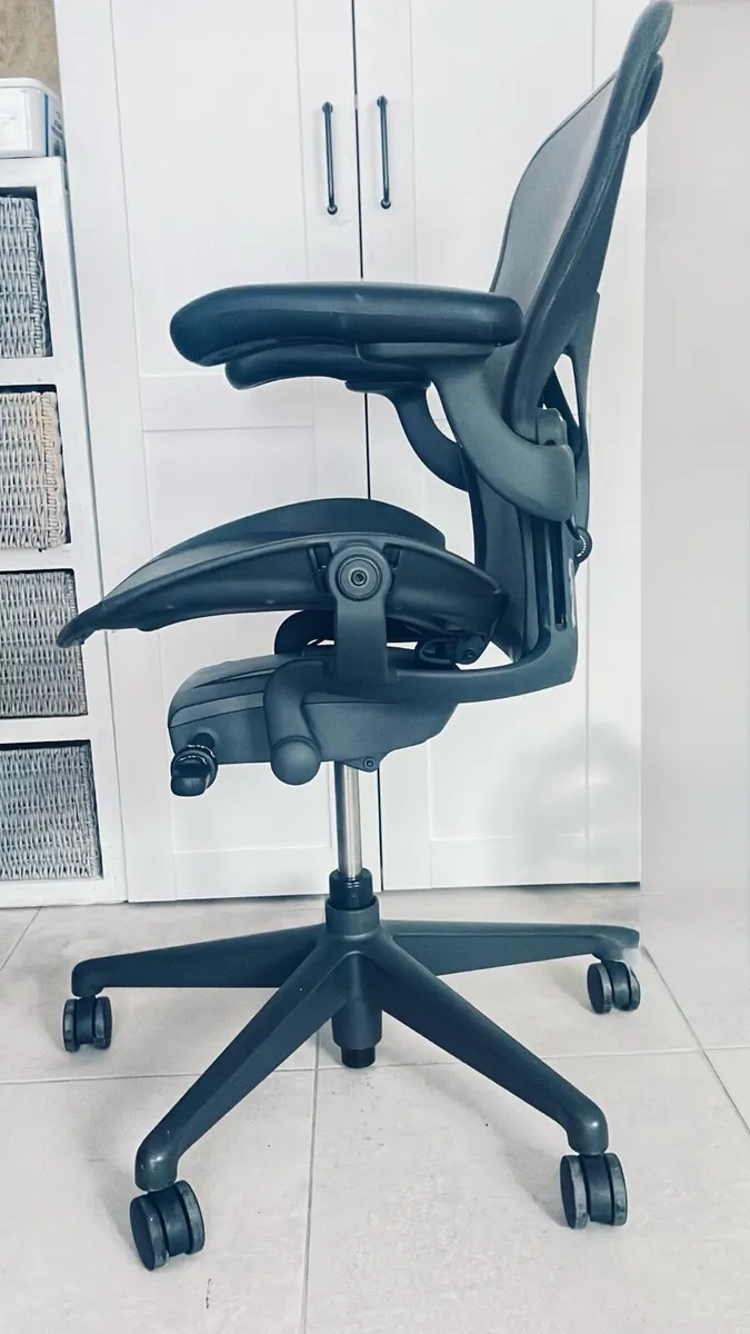 Herman Miller Areon fully loaded office chair - Image 3