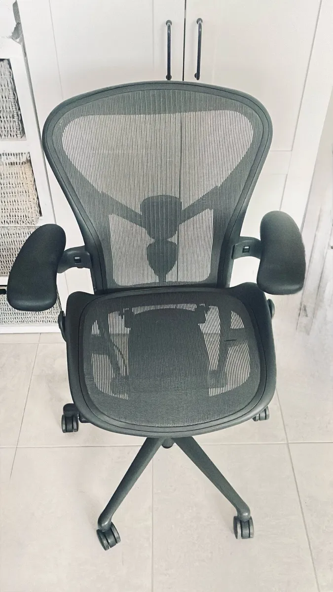Herman Miller Areon fully loaded office chair - Image 4