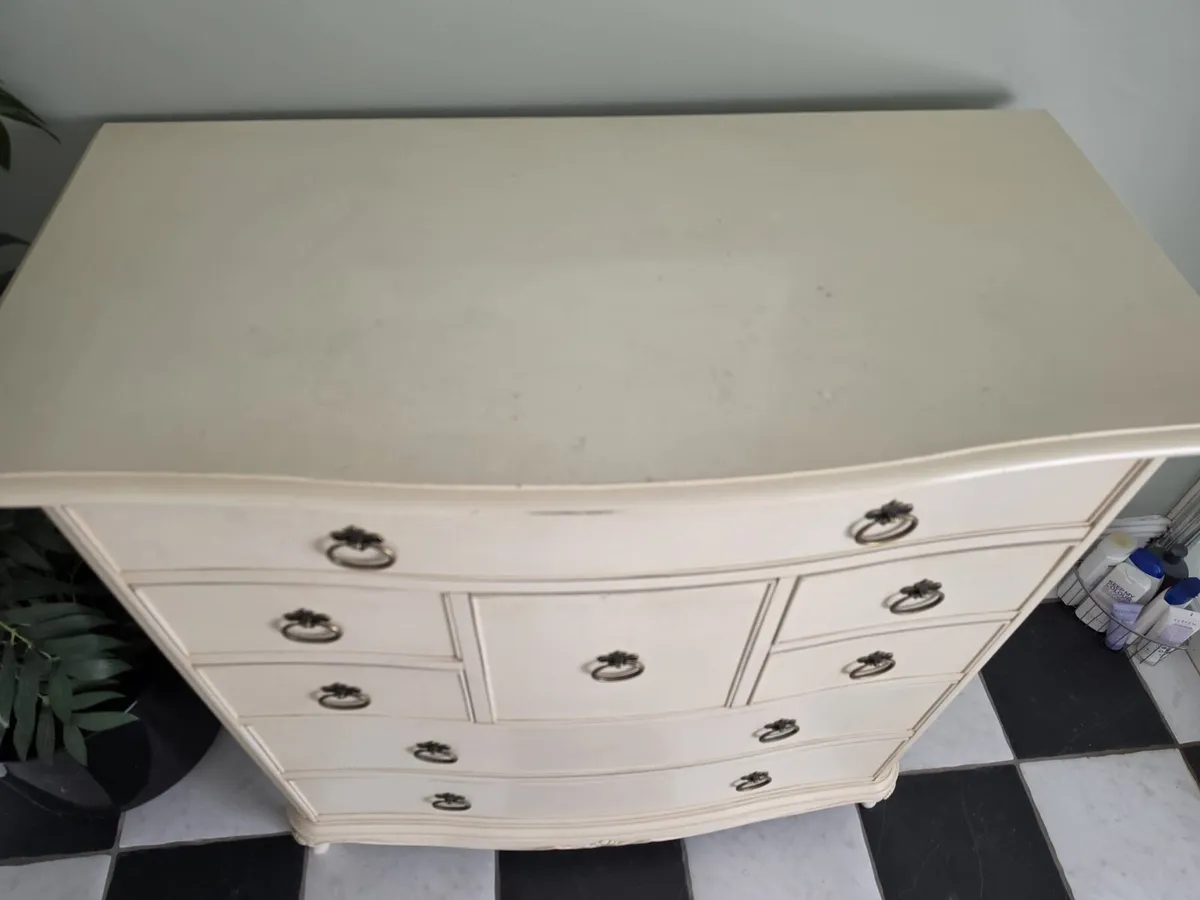 French style wood chest - Image 2