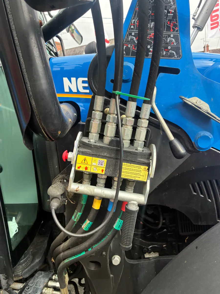 New Holland T5-105 WITH 740TL LOADER - Image 4