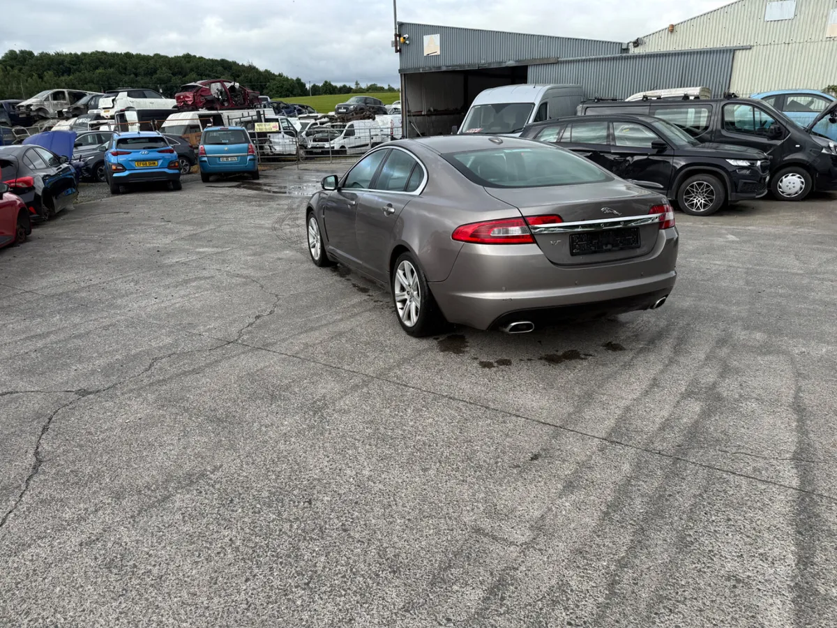 2011 Jaguar XF 3.0 V6 Auto Luxury - Image 2