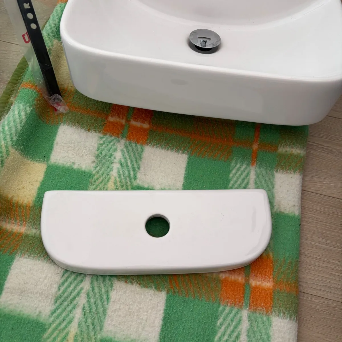 Bathroom sink and pedestal - Image 3
