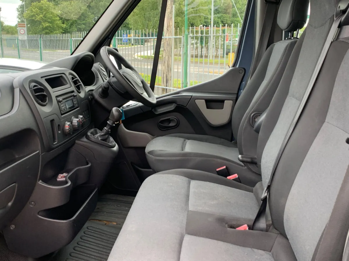 Renault Master 2018 Factory Crew Cab FSH - Image 3