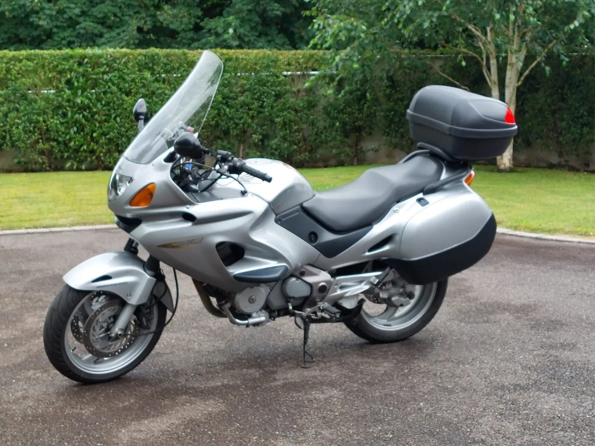 Honda Deauville 650 2003 - Image 1