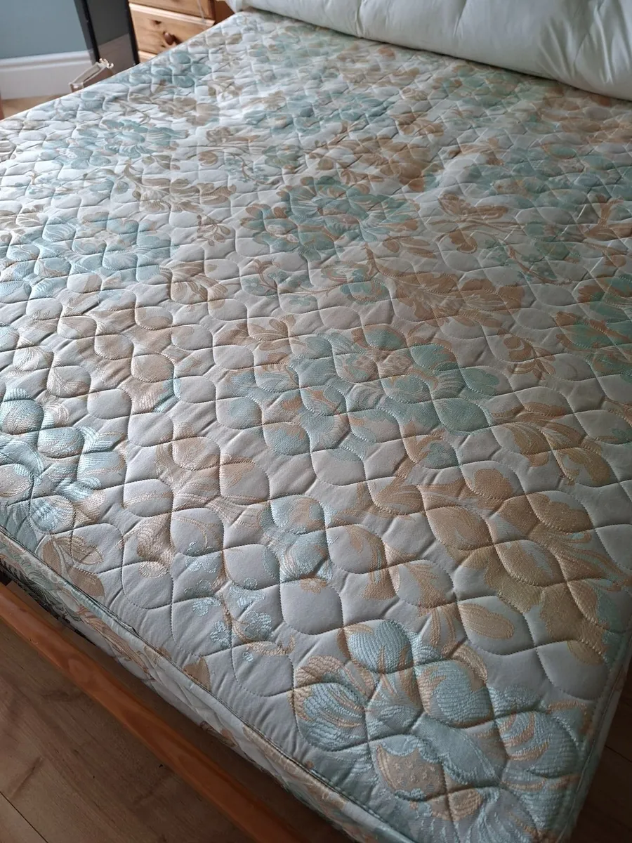 Bed - King Size - Image 4