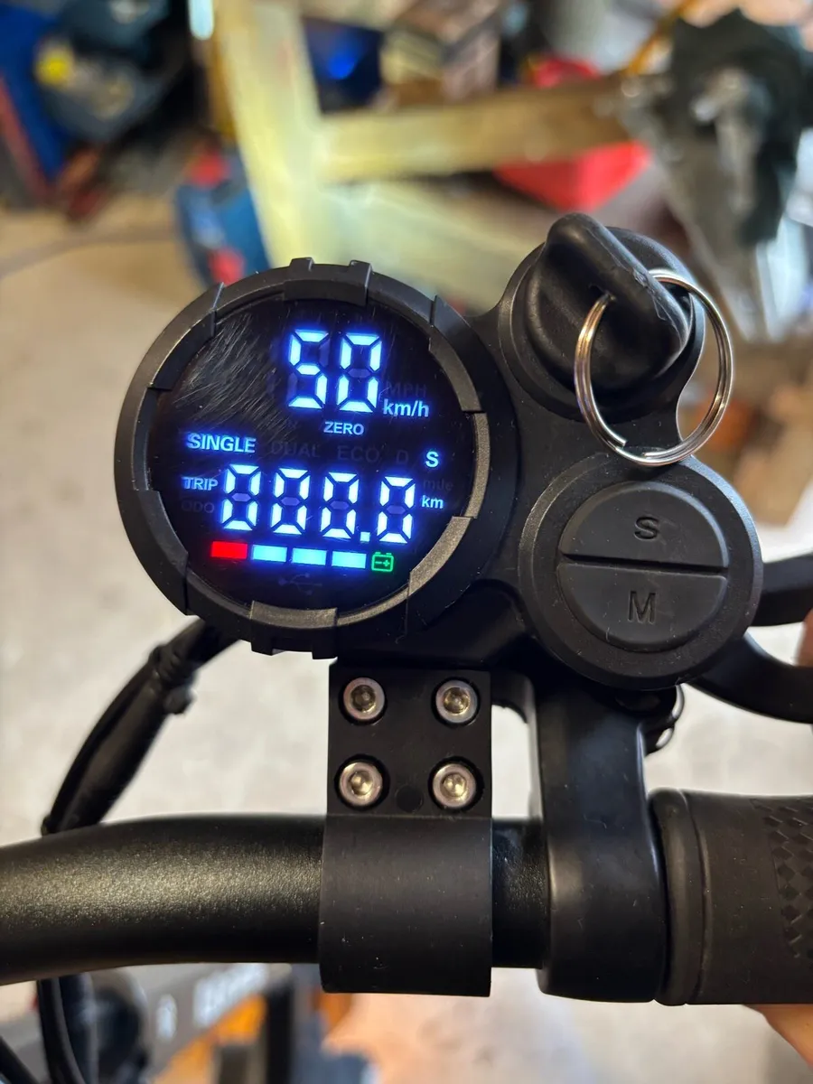 Kukurin m4 max electric scooter - Image 3