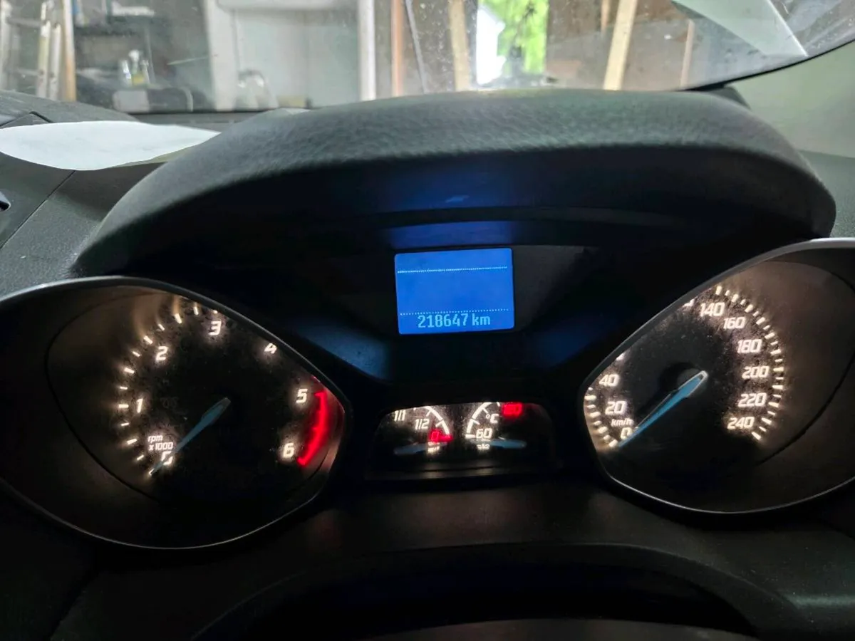 Silver 2015 Kuga 2.0 tdci commercial NEEDS ENGINE - Image 2