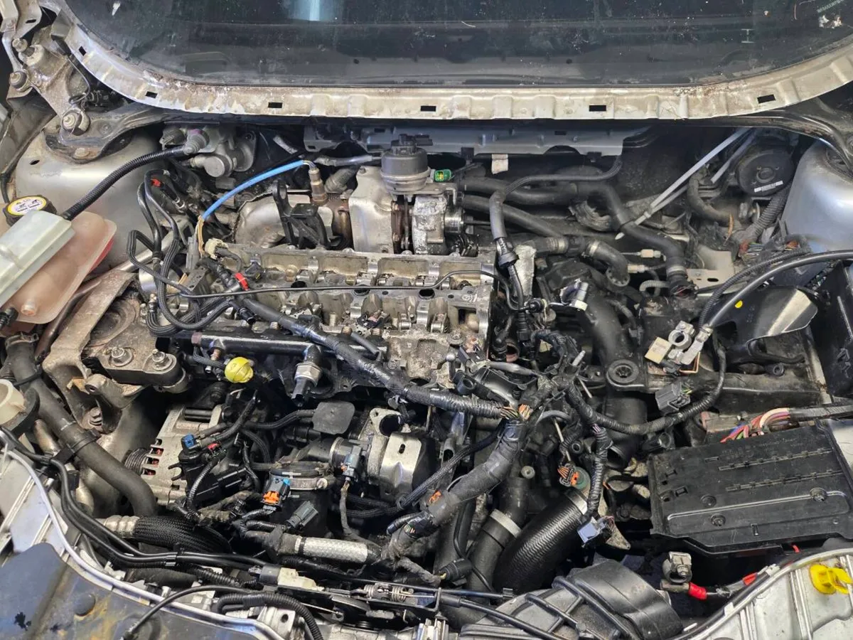 Silver 2015 Kuga 2.0 tdci commercial NEEDS ENGINE - Image 3