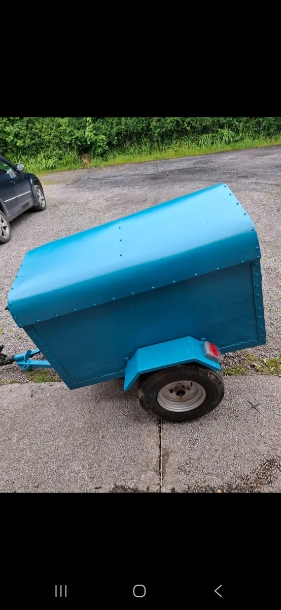 Trailer - Image 1