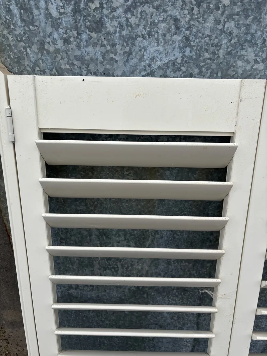 Indoor wooden window shutters - Image 1
