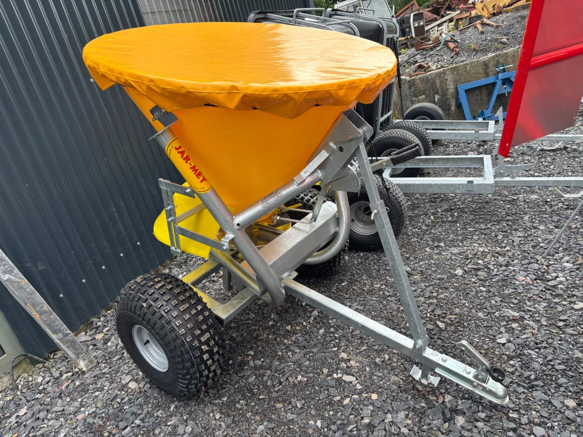 Fertiliser spreader - Image 1