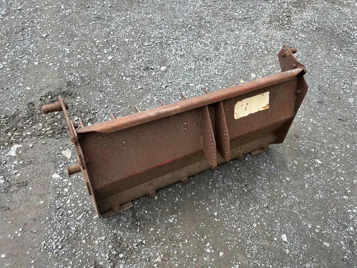 Dung Fork Massey 80 Brackets - Image 4