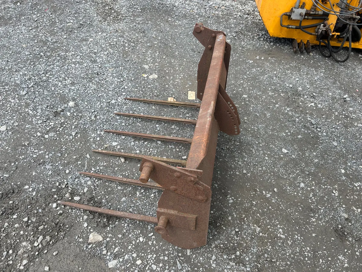 Dung Fork Massey 80 Brackets - Image 3